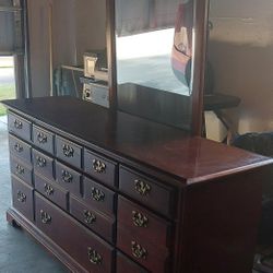 Dresser - 9 Drawers 