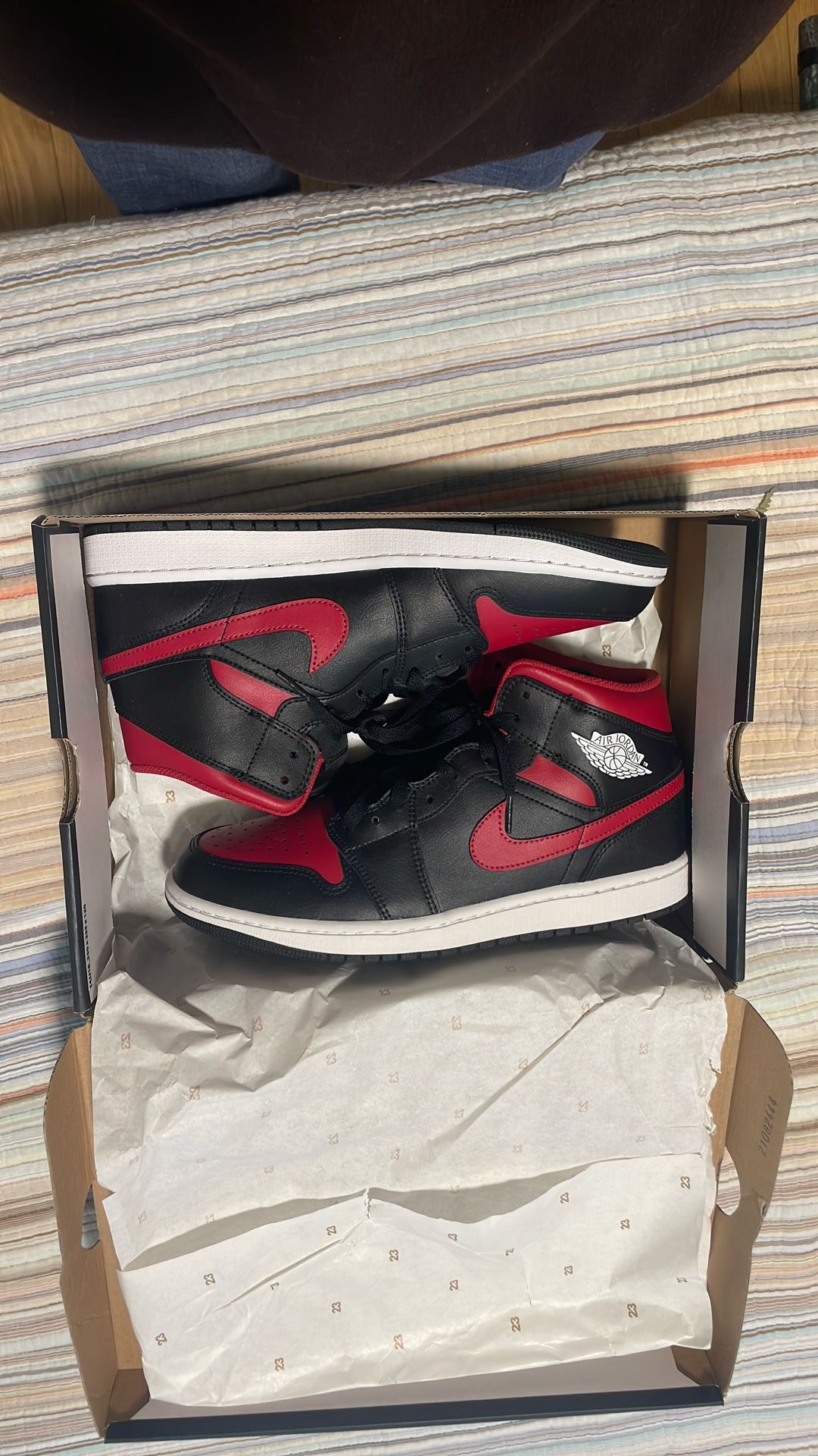 Air Jordan 1 Mid Size 10 Black/varsity Red-summit White Noir/varsity Rogue