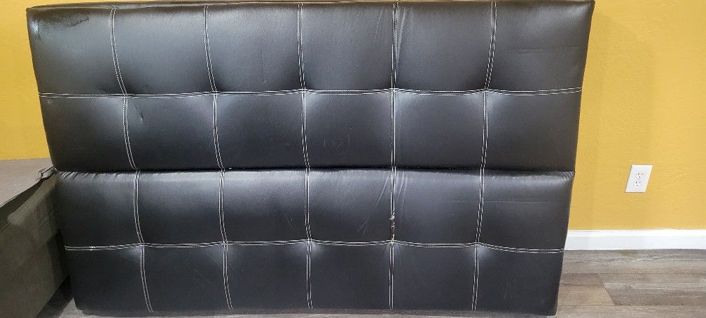 Black Futon