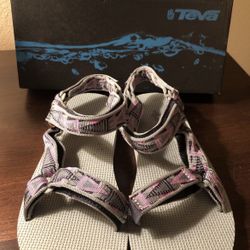 NEW! Teva Women’s Size 9 , Mosaic pink $20