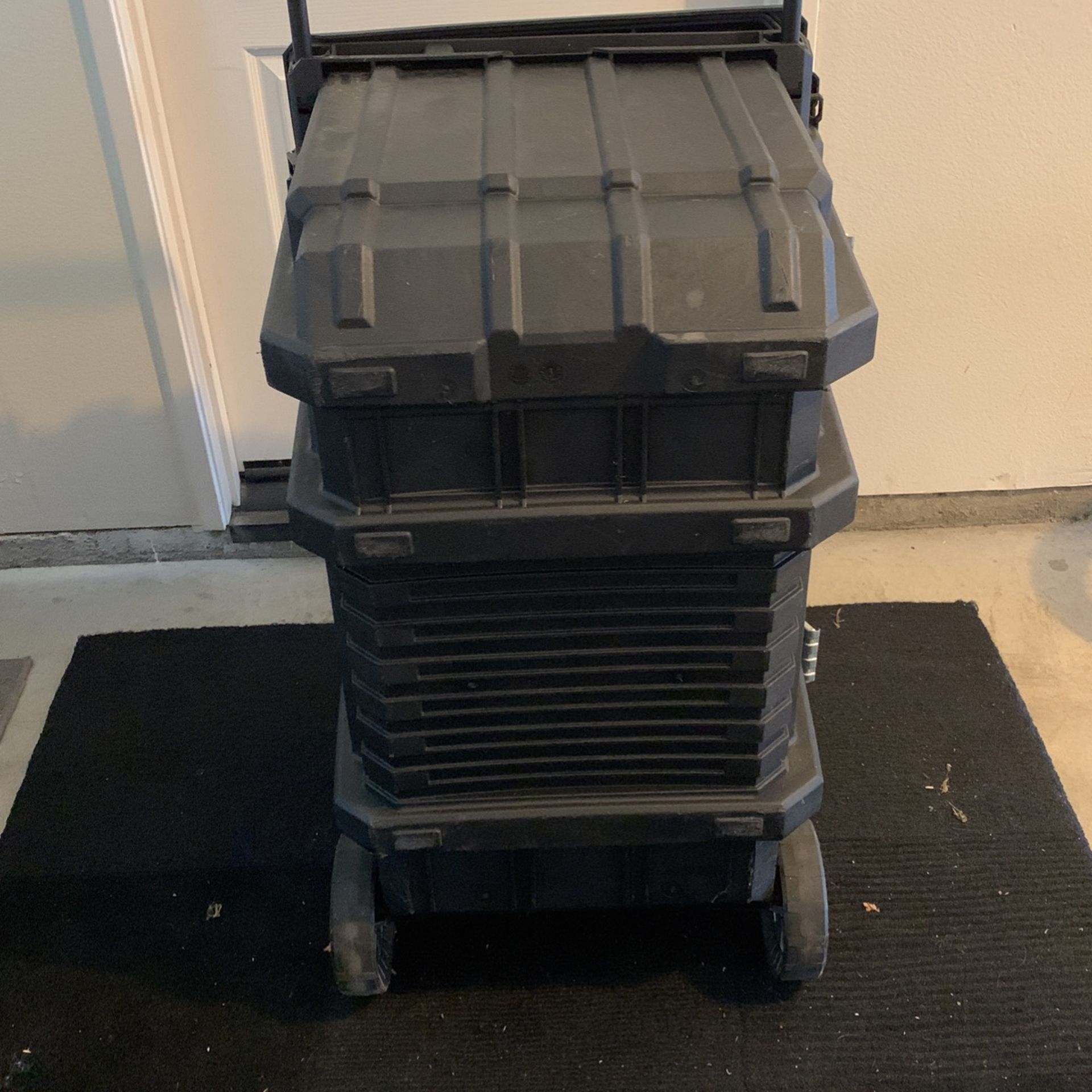 Husky holler 19 gallon storage buckets for Sale in Escondido, CA