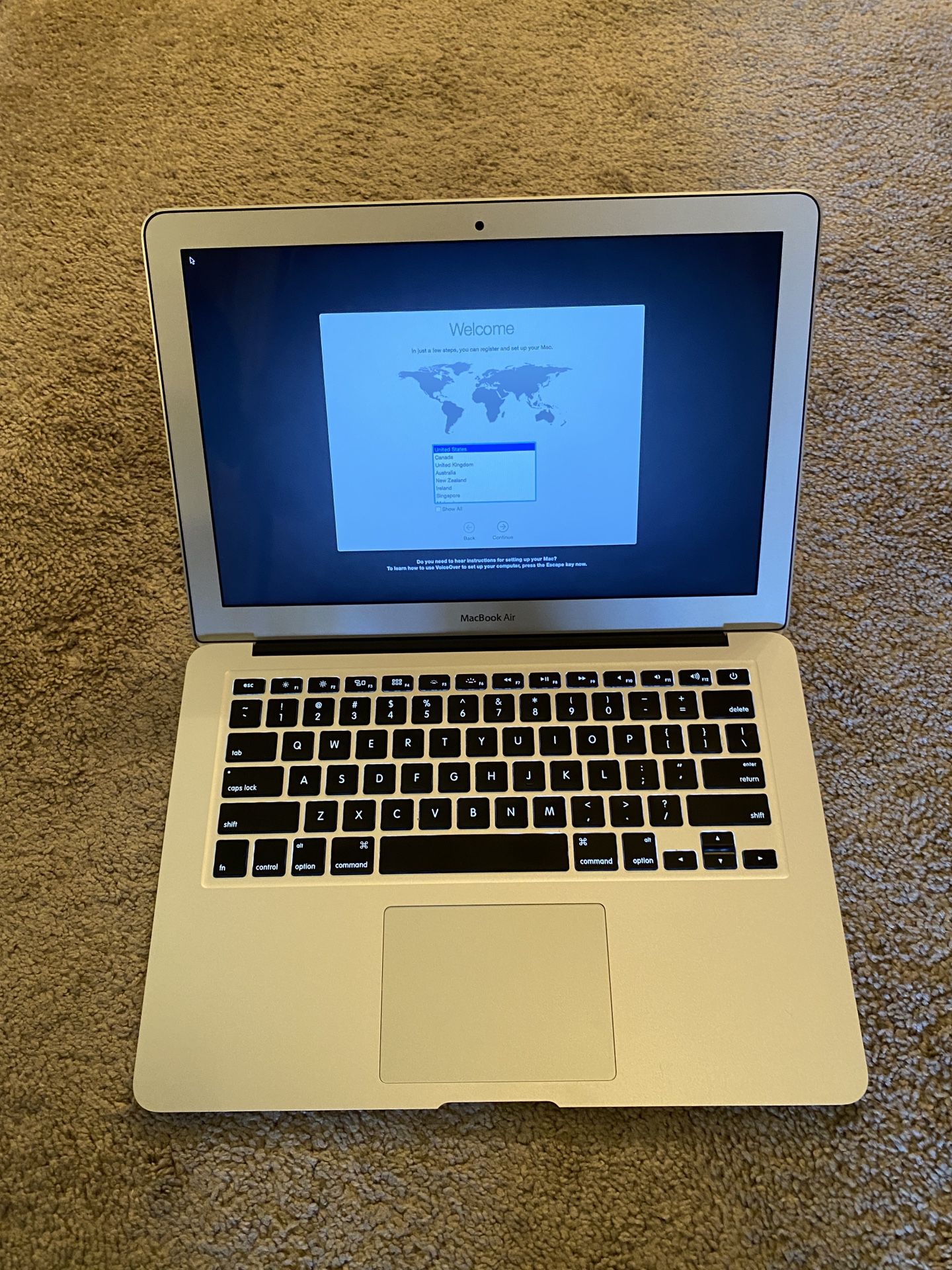 Apple Macbook Air 13” 2015 Model 1.6ghz / 128 GB / 4GB Memory
