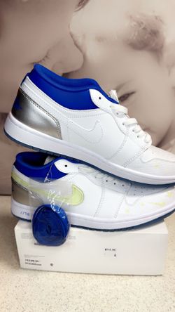 White & Blue Low-Top Sneakers – Size 6.5