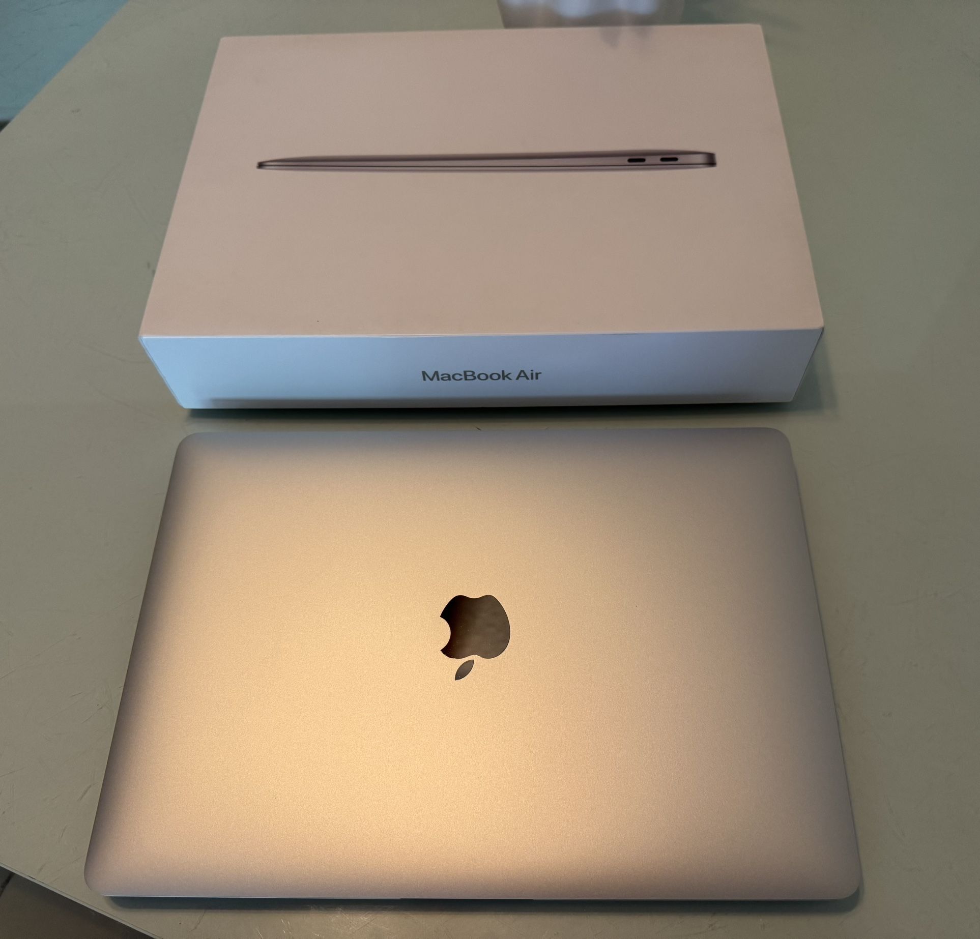 💻 MacBook Air 13” M1 – 256GB SSD / 16GB RAM – New Battery + Box & Charger