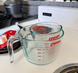 Pyrex measuring cups