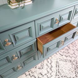 Drexel 9 Drawer Dresser