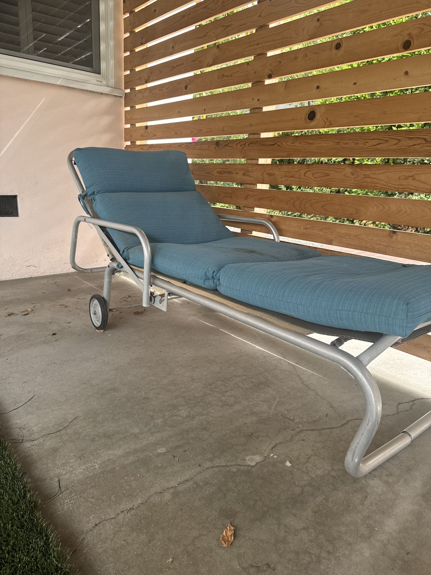 Retro Chaise Lounge Recliner