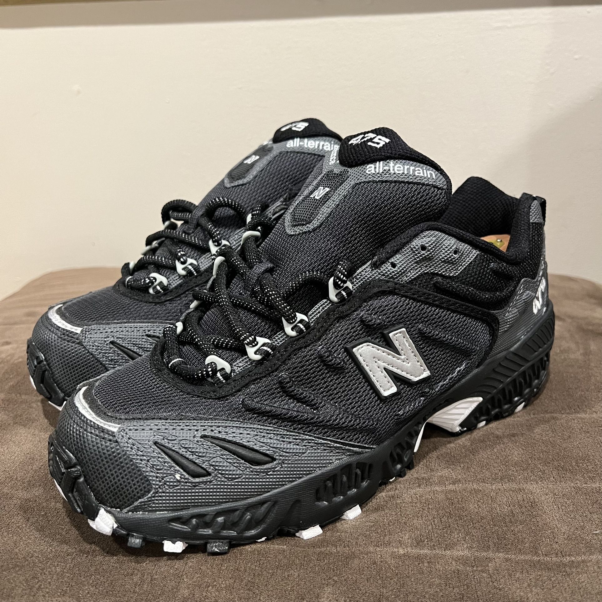 New balance vintage Men's sneakers size 10, 475 all terrain, 4E width