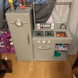 Pottery Barn Kids Play Kitchen  Includes Extras 