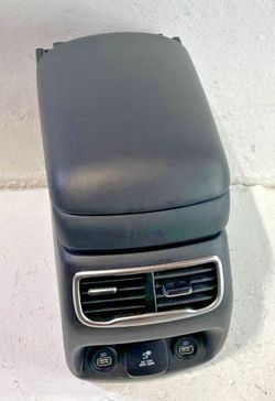 21-23 HYUNDAI SANTA FE REAR CENTER CONSOLE AIR VENT GRILLE COVER PANEL 