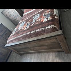 Wood Queen Size bed Set 