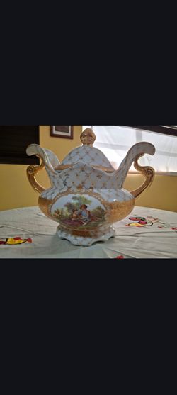 French collectible Mignon T. Limoges Large porcelain serving bowl