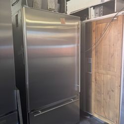 Sub-Zero 36” Built-In Refrigerator (Stainless Steel)