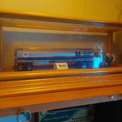 Custom display  case with franklin mint mobile truck collectible