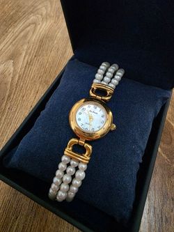 Lee Sands real pearl watch