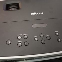InFocus IN2102 Projector