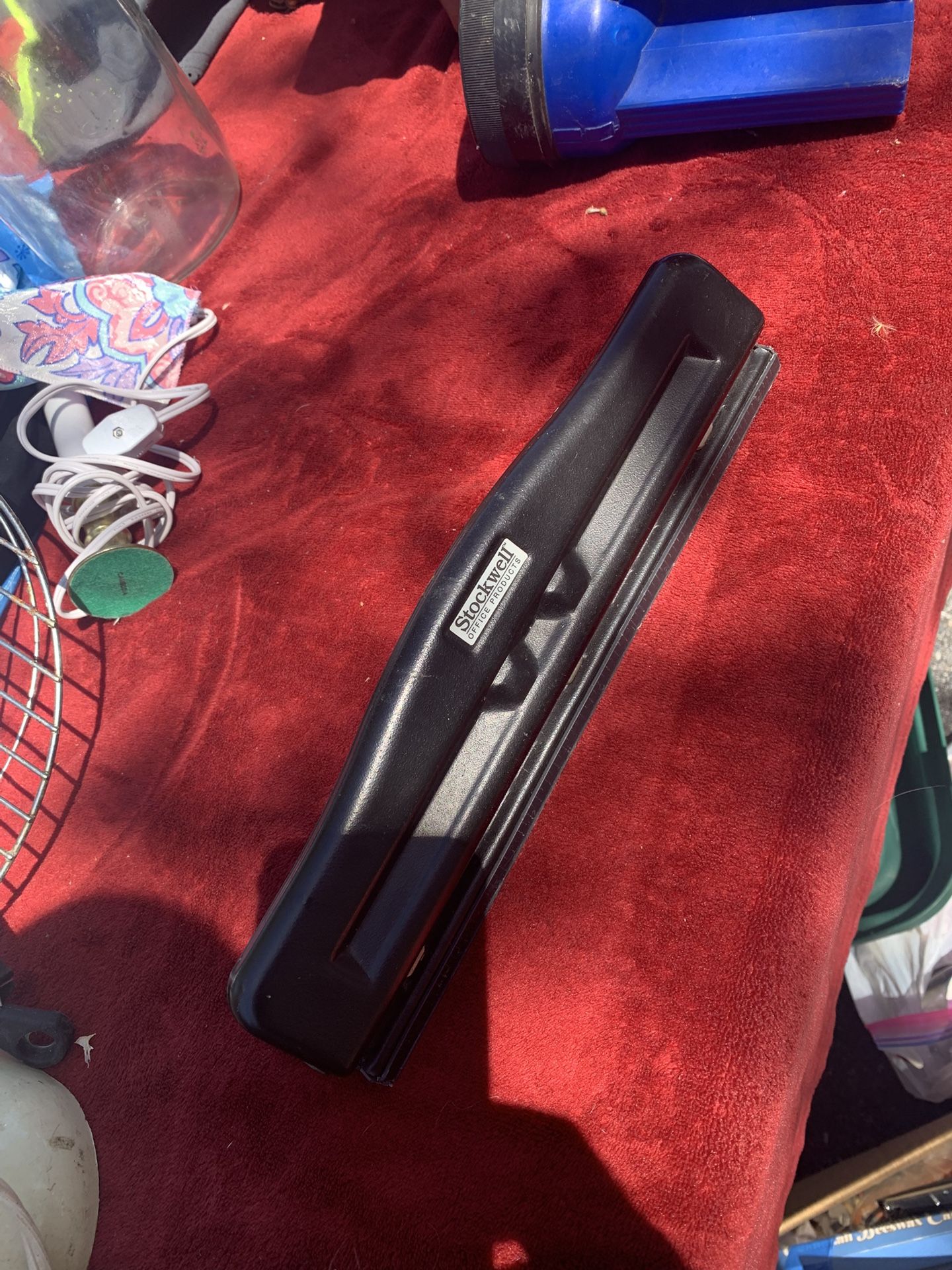 Adjustable hole puncture 