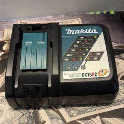 32-5812-1 MAKITA CHARGER