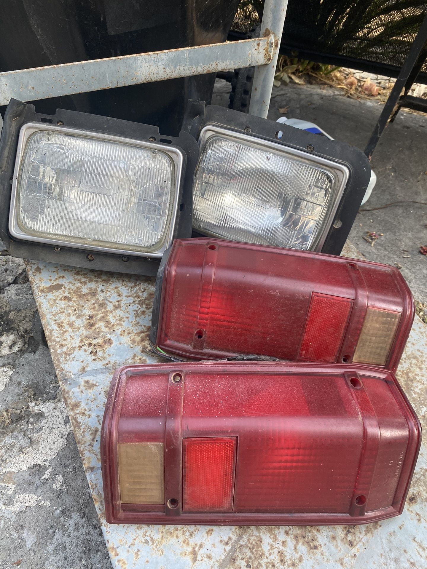 BRONCO HEAD AND TAIL LIGHTS