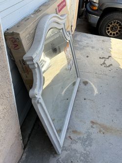 Ashley Furniture Realyn Casual Living Collection Mirror