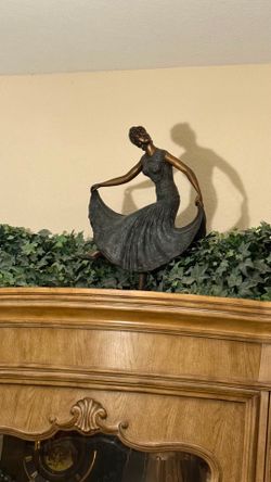 Graceful Bronze‑Style Dancing Lady Sculpture – Art Deco Elegance