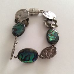 Beaded silver tone bracelet magnet closure bjr