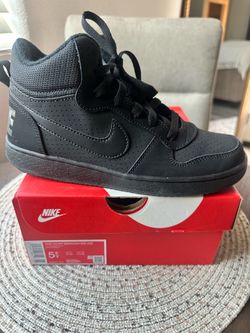 Nike Court Borough Mid