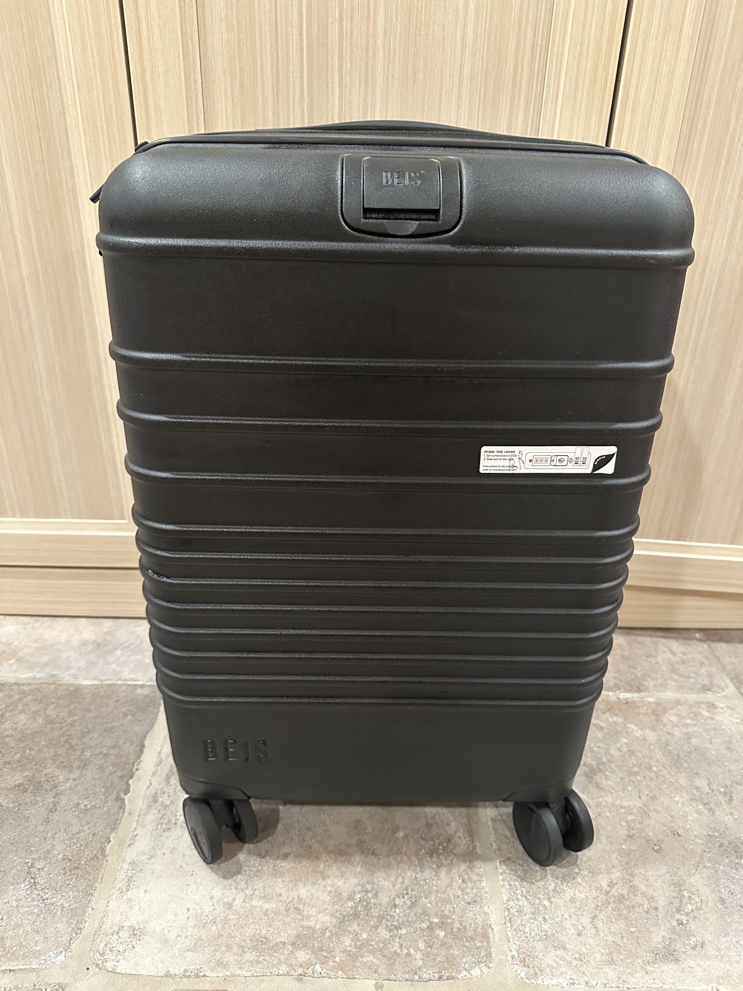 BÉIS The Small Carry-On Roller – Black (Brand New!)  🧳