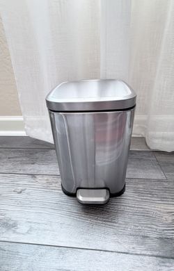 Stainless Steel Step Trash Can (Compact Size)