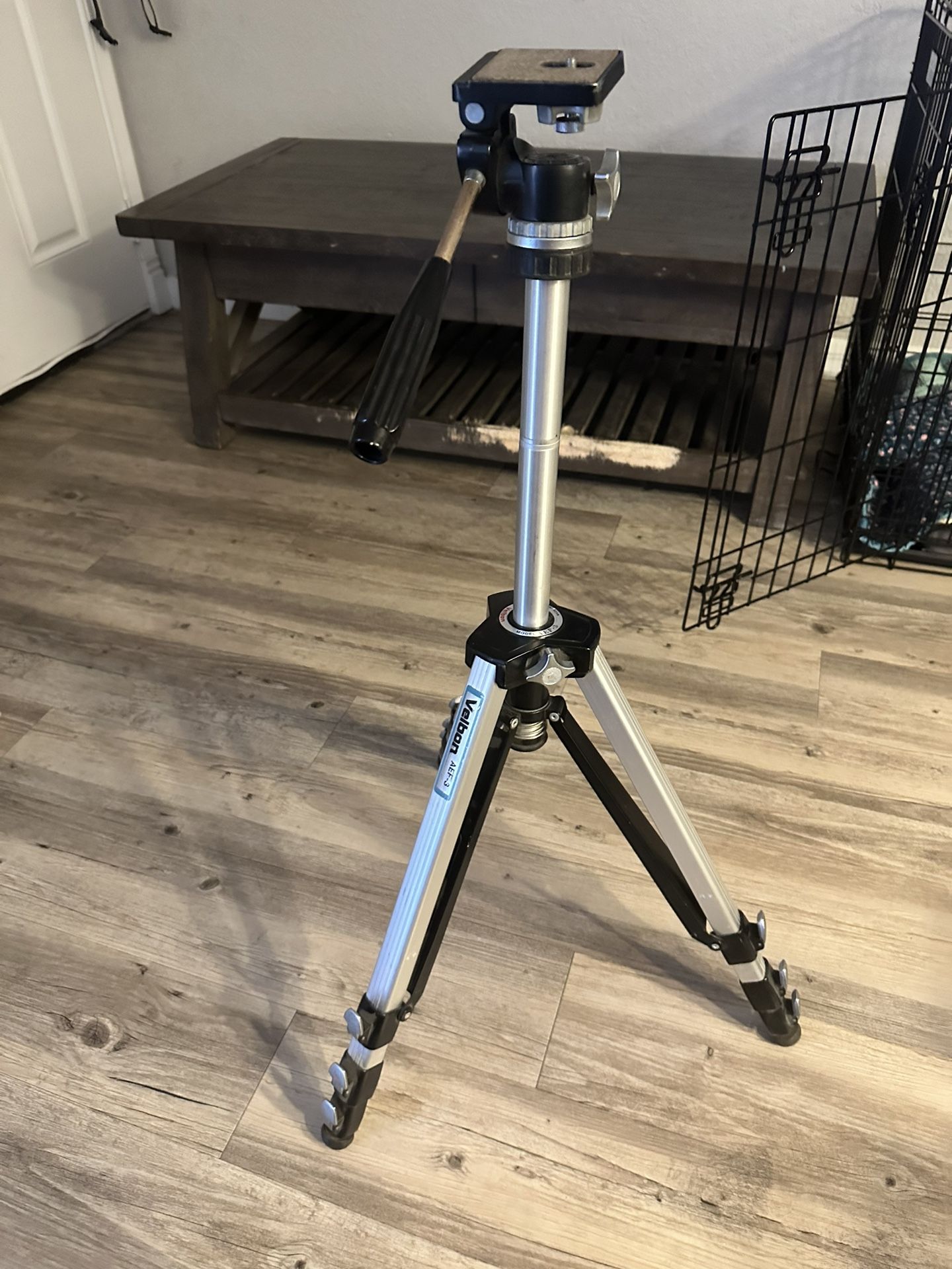 Velbon AEF-3 Tripod