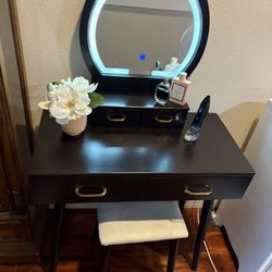 Vanity With Stool