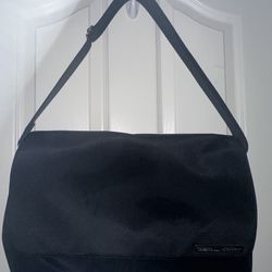 Black Nordstrom Laptop Messenger Bag **LIKE NEW**