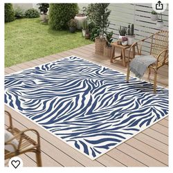 Indoor outdoor area rug 7’6x9’6      