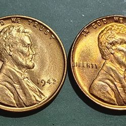 2 AU LINCOLN WHEAT CENT 1942 & 1945 AS PICTURED 