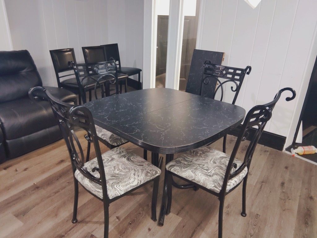 Table 4 Chairs & Leaf 99$