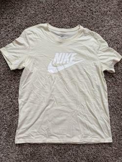 Nike T Shirt Women’s 