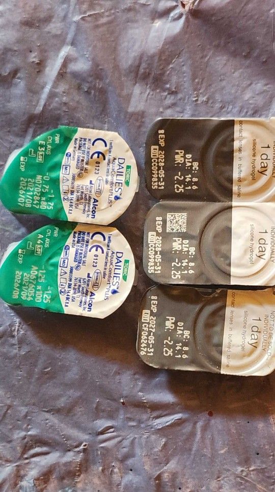 8. 1 DAY CONTACT LENSES.