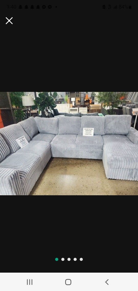 Beautiful GRAY Soft material SLEEPER Sectional (New)