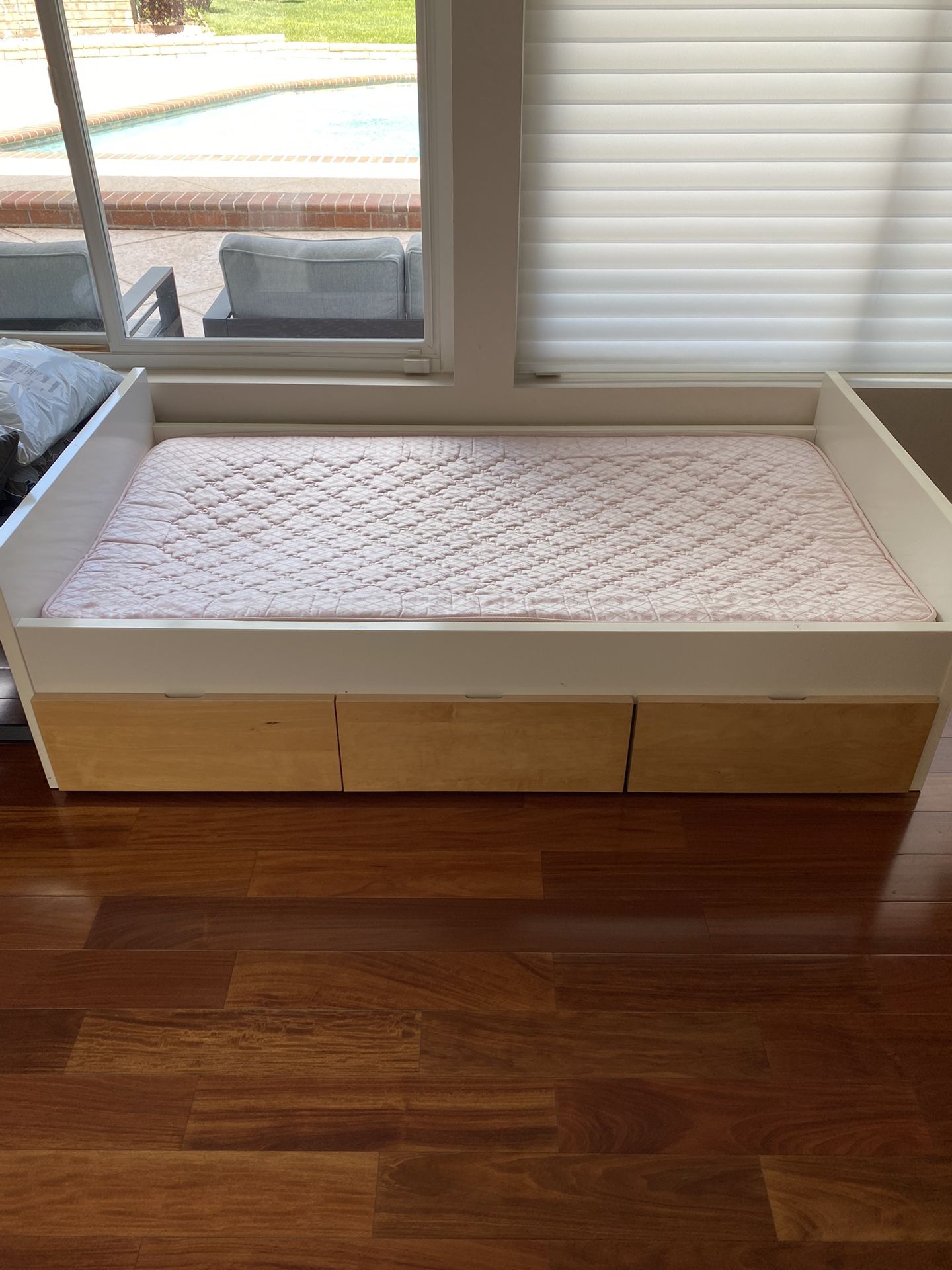 Twin Bed With Storage 