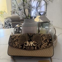 Michael Kors Snake-Embossed Chain Crossbody Bag  Elegant Michael Kors crossbody bag featuring a luxurious snake-embossed design with a chic straw-styl