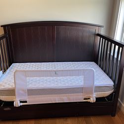Graco Convertible Crib With 2 Sided Mattress (infant/toddler)