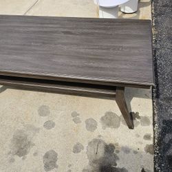 Coffee Table And 2 Lamps. MUST GO!!!!