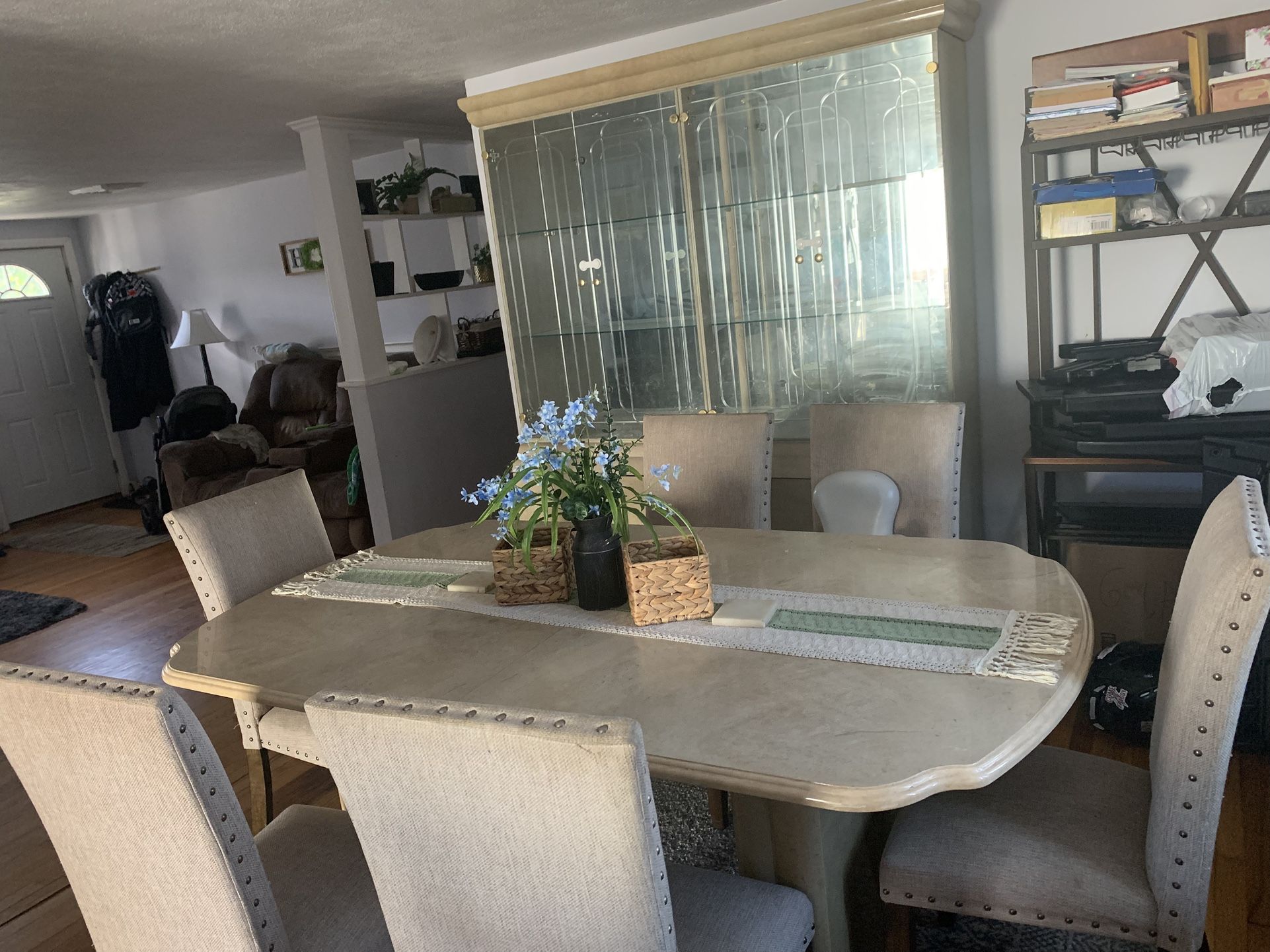 Table And Hutch
