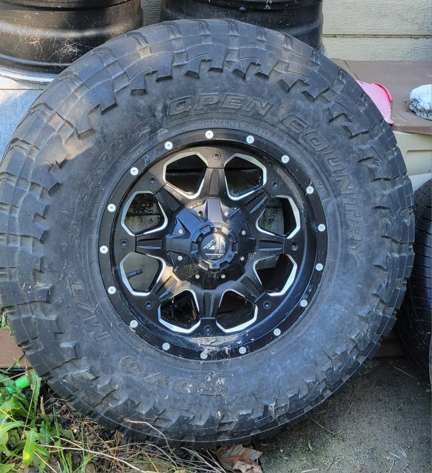 18" Fuel Rim with Toyo Tire