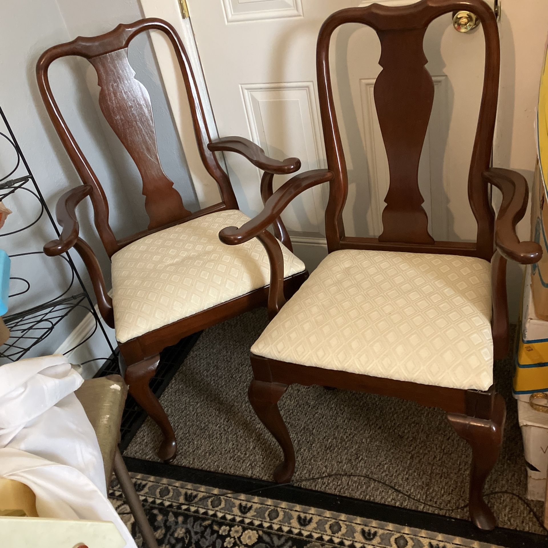 2 Chairs With Arms