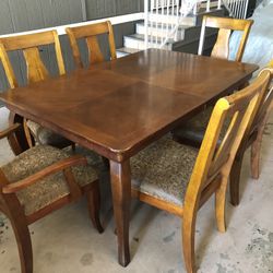 Comedor de Seis Sillas De Madera