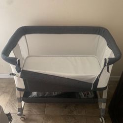 Bedside Bassinet With Removable Canopy