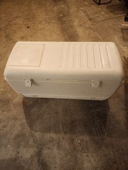 Igloo ice chest