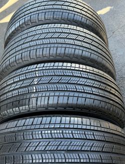 265 60 18 Michelin I sell this Seth of tires with 80% of Life the 4