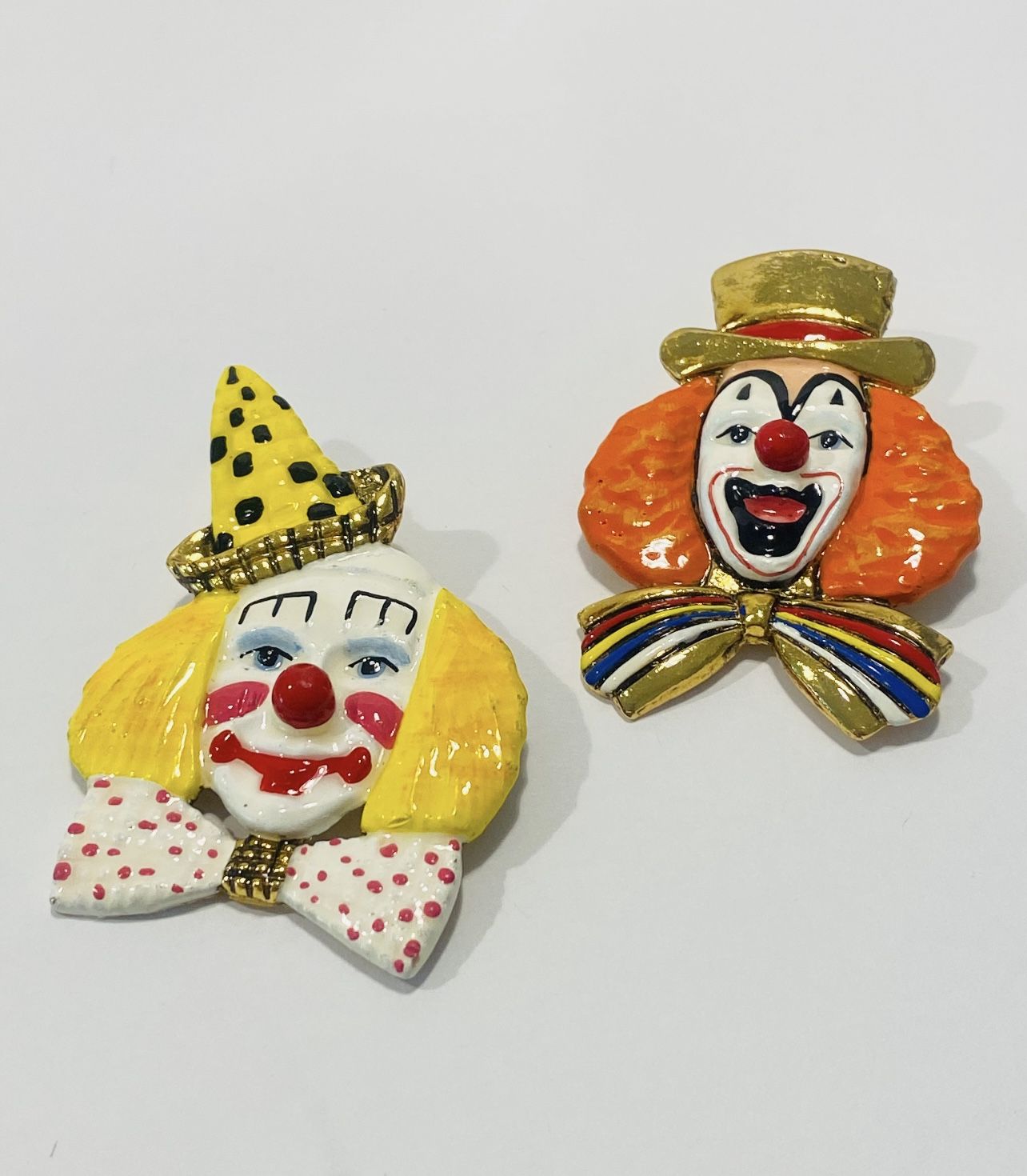 Vintage Ron Lee Pair of Enamel on Gold Metal Clowns brooches Hand Signed Ron 94 